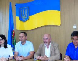 Георгій Тука обговорив мінну безпеку з учнями Попаснянського району та вручив подарунки