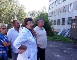 Перший заступник голови Попаснянської райдержадміністрації перевірив хід капітальних ремонтних робіт у лікарні міста Гірське