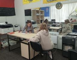 Луганчани продовжують отримувати гуманітарну допомогу у Франківському хабі