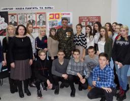  у Попаснянському районному краєзнавчому музеї пройшов урок мужності для учнів 11-го класу