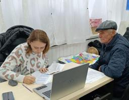 Протягом тижня луганчани - ВПО отримували у Франківському хабі консультації з гуманітарних питань та продуктову допомогу