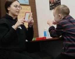 Від початку календарного року у Франківському хабі продовжується надання ВПО – луганчанам адміністративних, соціальних, культурних та інших послуг