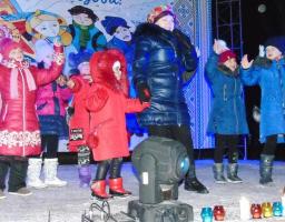 Цьогоріч попаснян із Новорічно-різдвяними святами приїхала вітати Оксана Білозір