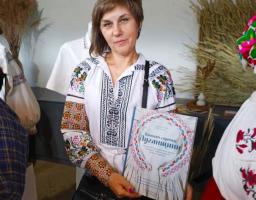 За участі жителів області у столиці пройшла презентація унікальної книги про вишиті сорочки Луганщини