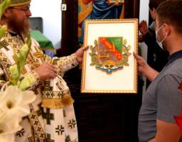 у Попаснянському православному храмі Трьох Вселенських Святителіввідбулася святкова Божественна літургія за участю митрополита Сєвєродонецького та Старобільського