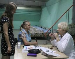 Мобільні бригади медустанов району дозволяють забезпечити доступність первинної медичної допомоги для наших земляків, які продовжують проживати у шелтерах чи модульних містечках 