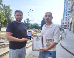 Почесною грамотою Сіверськодонецької районної державної адміністрації та  відзнакою «УКРАЇНА-СВЯТА МАТІР ГЕРОЇВ» до Дня молоді нагороджено Ніконова Дениса, директора ГО «Молодіжна організація „МОЛОДЕ ПОКОЛІННЯ“» та директора ТОВ «НАЦІОНАЛЬНИЙ ФЕСТИВАЛЬ «КОД НАЦІЇ».