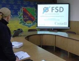 В Попаснянській райдержадміністрації тренери Швейцарського фонду з протимінної діяльності (FSD) провели навчальні заняття.