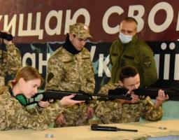 В Попаснянській опорній загальноосвітній школі №1 відбулися перші стрілецькі змагання