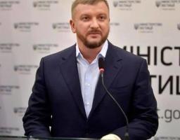 КОНСУЛЬТУЄ МІНІСТР ЮСТИЦІЇ