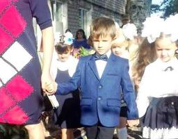 З нагоди Дня знань у всіх загальноосвітніх закладах Попаснянщини пройшли урочисті лінійки
