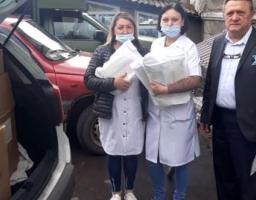Районна лікарня отримала захисні багаторазові костюми для медиків