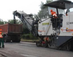 «Велике будівництво»: на дорозі між Марківкою та Новопсковом цьогоріч завершать укладання нижнього шару