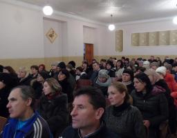 18 січня під головуванням голови райдержадміністрації Сергія Шакуна відбулися загальні батьківські збори у Попаснянській багатопрофільній гімназії №25 з приводу утеплення фасаду будівлі МПП «Меркурій»