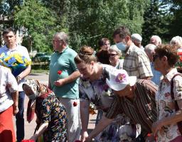 Сьогодні в Україні відзначається День скорботи і вшанування пам'яті жертв війни