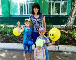 01 червня в Попасній пройшла вулична акція «Міняю кульку на віршик»
