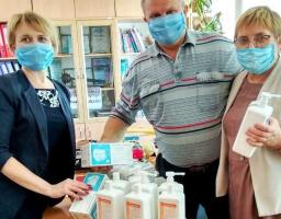До навчально-освітніх закладів району було передано засоби індивідуального захисту