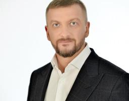 Консультує Міністр юстиції