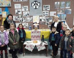 Для учнів Попаснянського району в краєзнавчому музеї проводилися екскурсії до Дня пам'яті жертв Голодомору